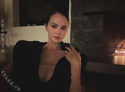 Selena gomez  page leaked private photo uncensored HD quality