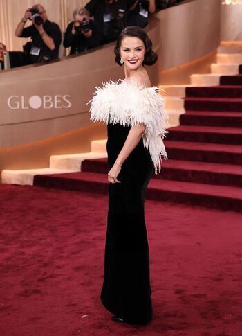 Selena gomez  page leaked private photo uncensored HD quality