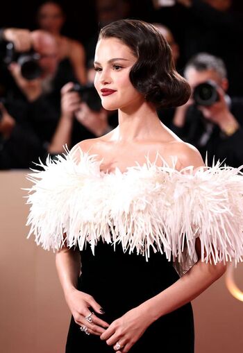 Selena gomez  page leaked private photo uncensored HD quality