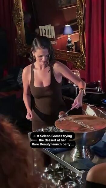 Selena gomez  page leaked private photo uncensored HD quality