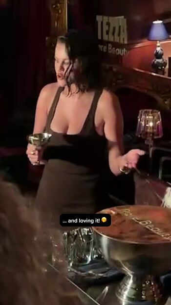 Selena gomez  page leaked private photo uncensored HD quality