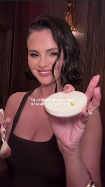 Selena gomez  page leaked private photo uncensored HD quality