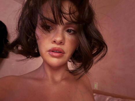 Selena gomez  page leaked private photo uncensored HD quality