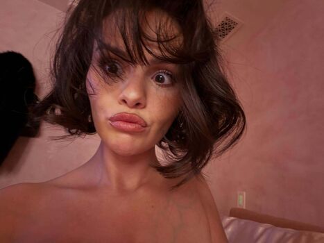 Selena gomez  page leaked private photo uncensored HD quality