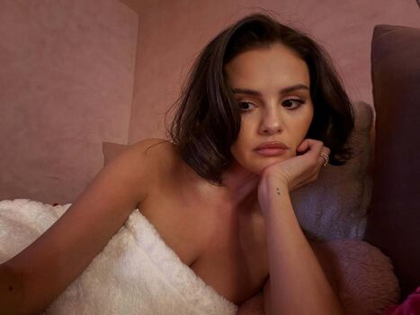 Selena gomez  page leaked private photo uncensored HD quality