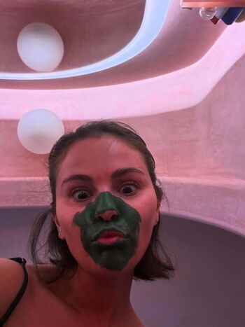 Selena gomez  page leaked private photo uncensored HD quality