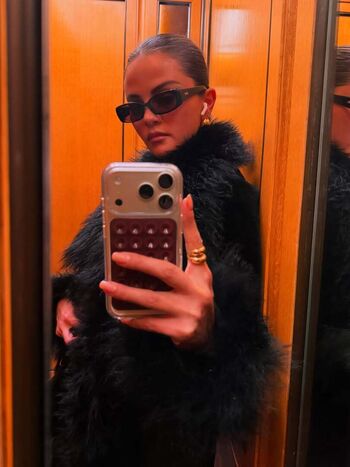 Selena gomez  page leaked private photo uncensored HD quality