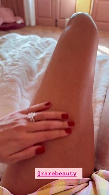 Selena gomez  page leaked private photo uncensored HD quality