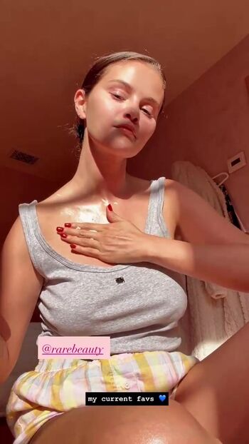 Selena gomez  page leaked private photo uncensored HD quality