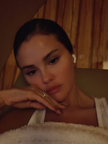 Selena gomez  page leaked private photo uncensored HD quality