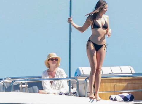 Selena gomez  page leaked private photo uncensored HD quality