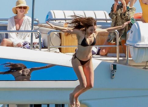 Selena gomez  page leaked private photo uncensored HD quality