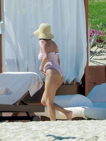 Selena gomez  page leaked private photo uncensored HD quality