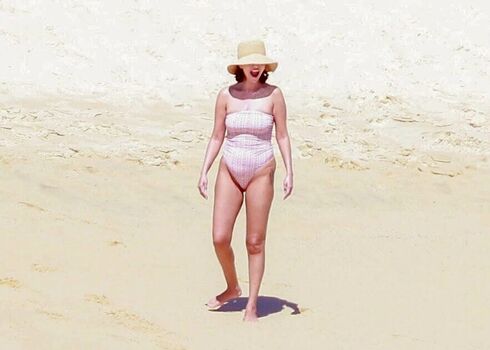 Selena gomez  page leaked private photo uncensored HD quality