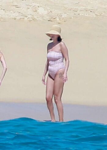 Selena gomez  page leaked private photo uncensored HD quality