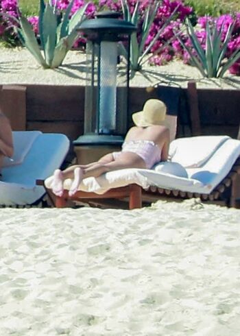 Selena gomez  page leaked private photo uncensored HD quality