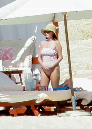 Selena gomez  page leaked private photo uncensored HD quality