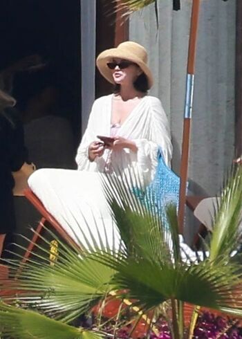 Selena gomez  page leaked private photo uncensored HD quality