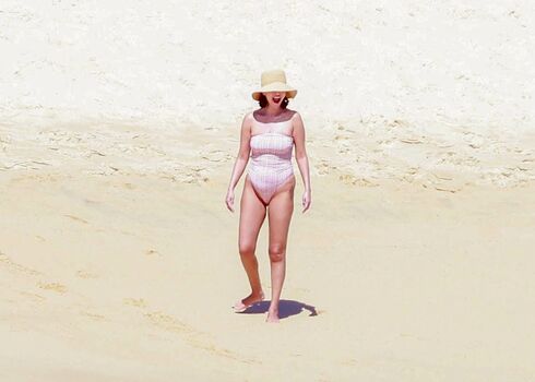 Selena gomez  page leaked private photo uncensored HD quality