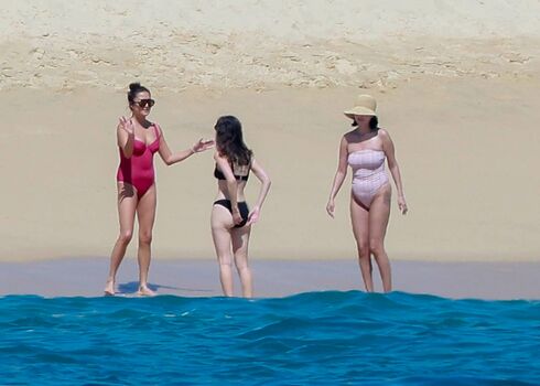 Selena gomez  page leaked private photo uncensored HD quality