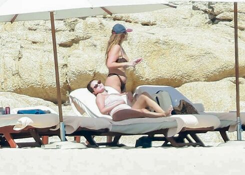 Selena gomez  page leaked private photo uncensored HD quality