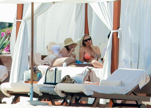 Selena gomez  page leaked private photo uncensored HD quality