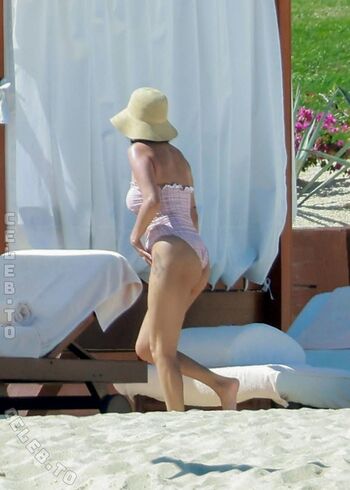 Selena gomez  page leaked private photo uncensored HD quality