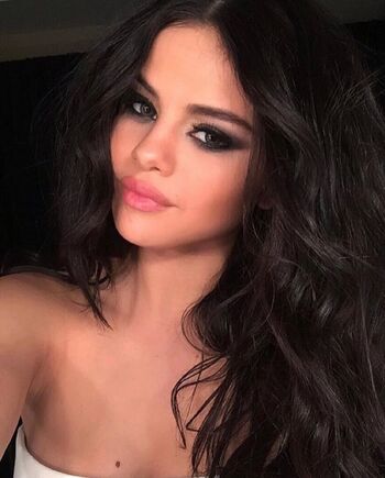 Selena gomez  page leaked private photo uncensored HD quality