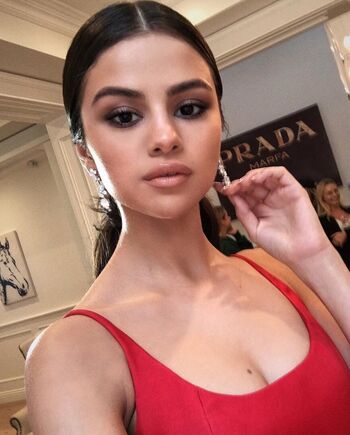 Selena gomez  page leaked private photo uncensored HD quality