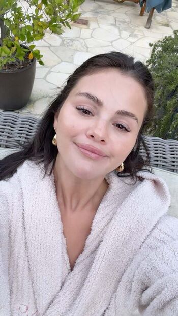 Selena gomez  page leaked private photo uncensored HD quality