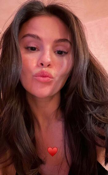 Selena gomez  page leaked private photo uncensored HD quality