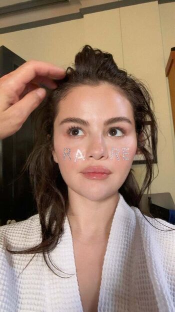 Selena gomez  page leaked private photo uncensored HD quality