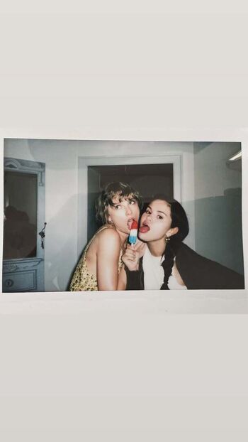 Selena gomez  page leaked private photo uncensored HD quality