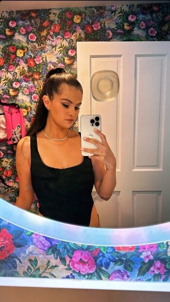 Selena gomez  page leaked private photo uncensored HD quality