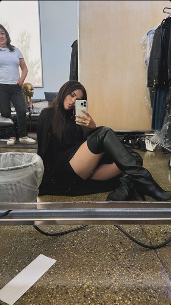 Selena gomez  page leaked private photo uncensored HD quality