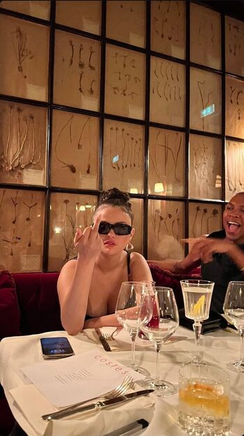 Selena gomez  page leaked private photo uncensored HD quality