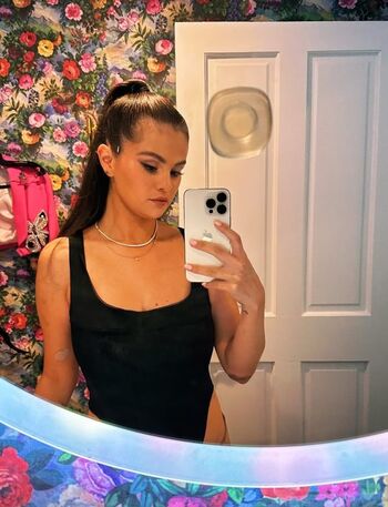 Selena gomez  page leaked private photo uncensored HD quality