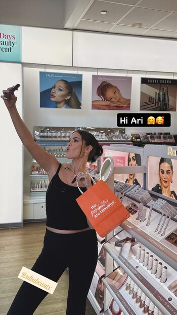 Selena gomez  page leaked private photo uncensored HD quality