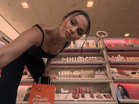 Selena gomez  page leaked private photo uncensored HD quality