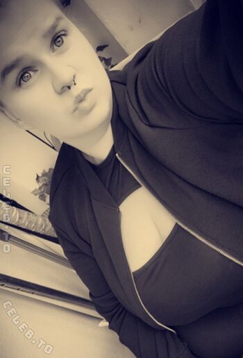 Sophieschmande leaked private photo uncensored HD quality