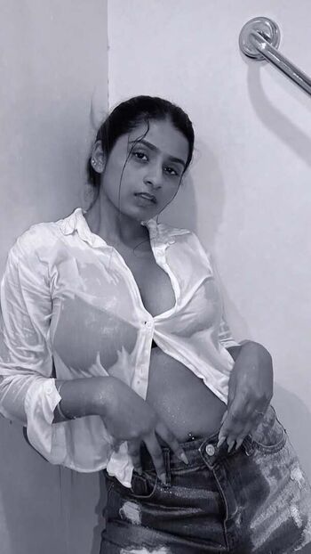 Suhana khan leaked private photo uncensored HD quality