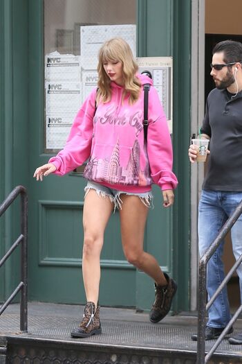 Taylor swift  page leaked private photo uncensored HD quality