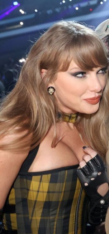 Taylor swift leaked private photo uncensored HD quality