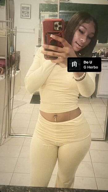 Urlocalmonae leaked private photo uncensored HD quality
