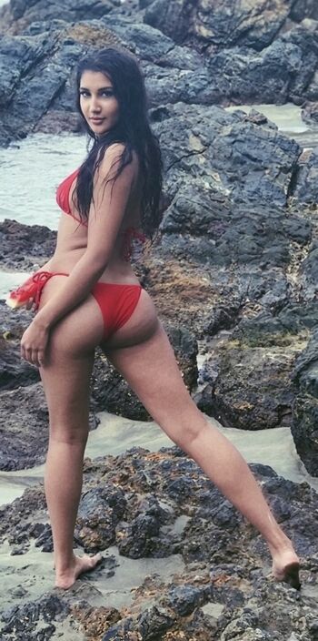 Women in bikinis page leaked private photo uncensored HD quality