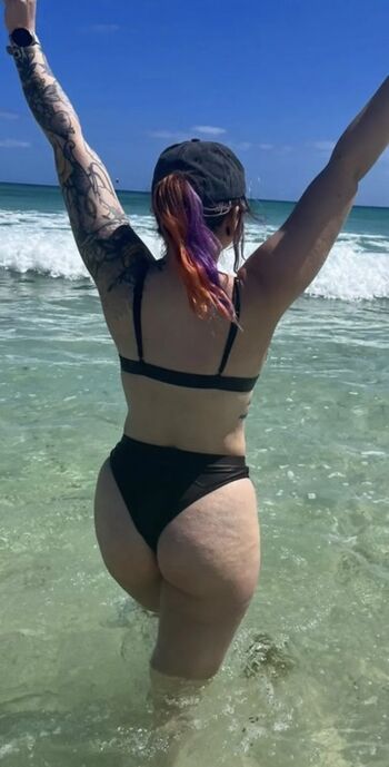 Women in bikinis page leaked private photo uncensored HD quality