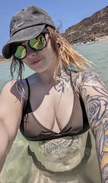 Women in bikinis page leaked private photo uncensored HD quality