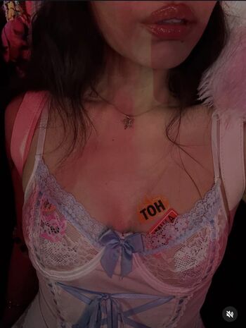 Xclusivemelll leaked private photo uncensored HD quality