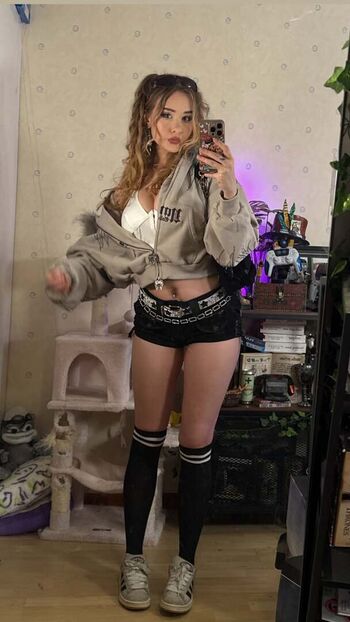 Yaboielina leaked private photo uncensored HD quality