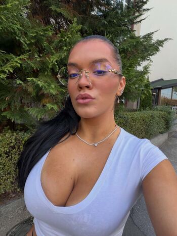 Zahtjevi za cure s ogromnim sisama leaked private photo uncensored HD quality